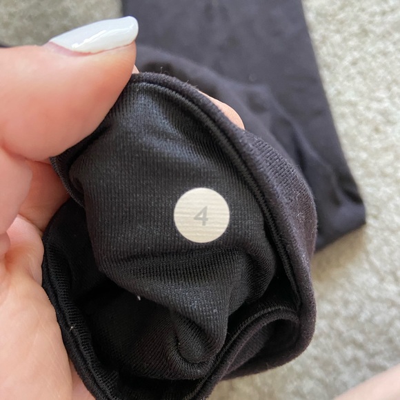 Black Lululemon leggings - Picture 3 of 4